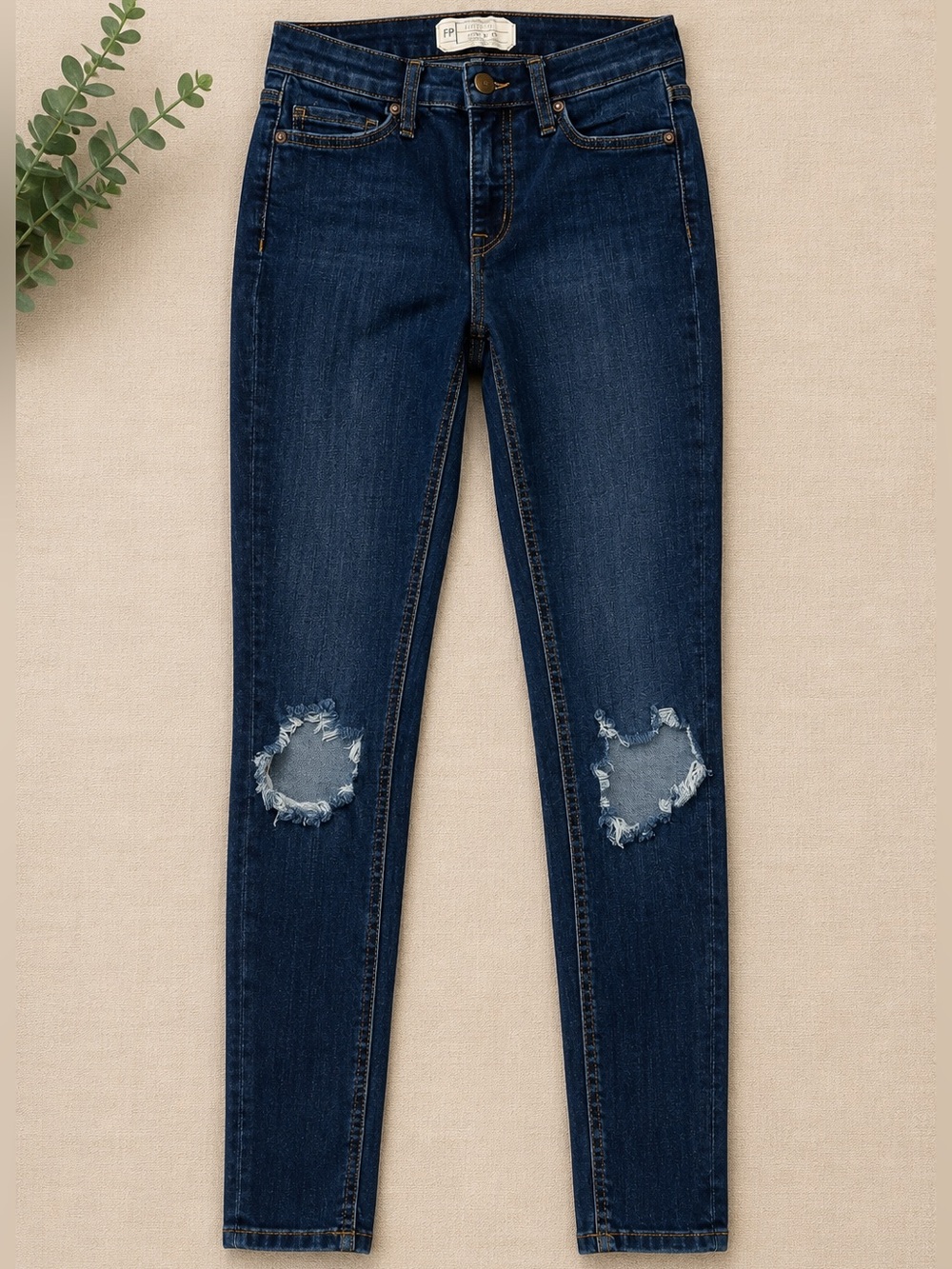 Free People Dark Wash Distressed Skinny Jeans Women’s Size 25